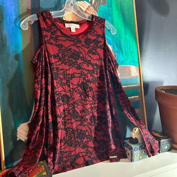 Michael Kors Red and Black Lace Peekaboo Shoulders Top Medium - Picture 4 of 14